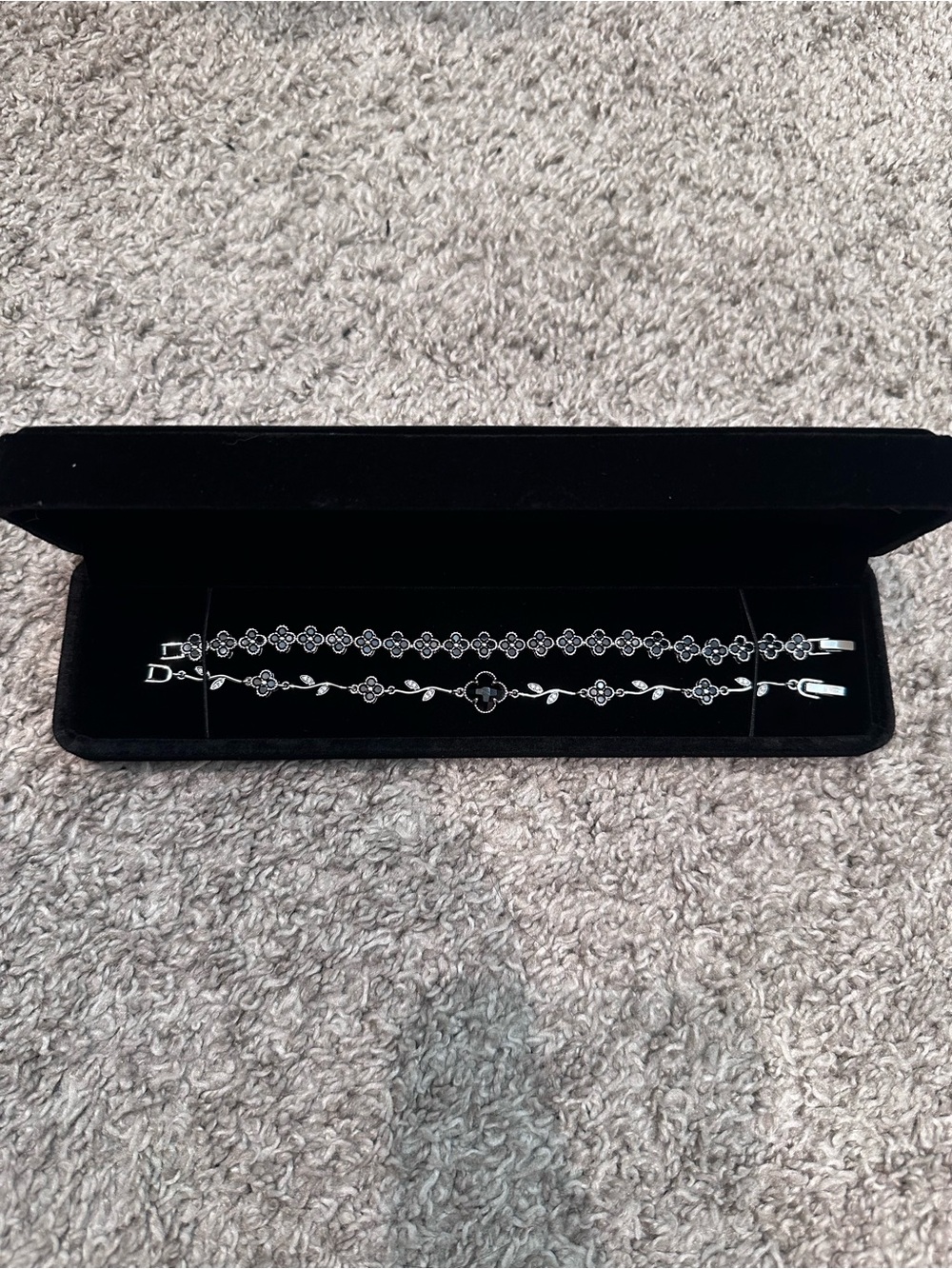 Silver clover/flower bracelet stack